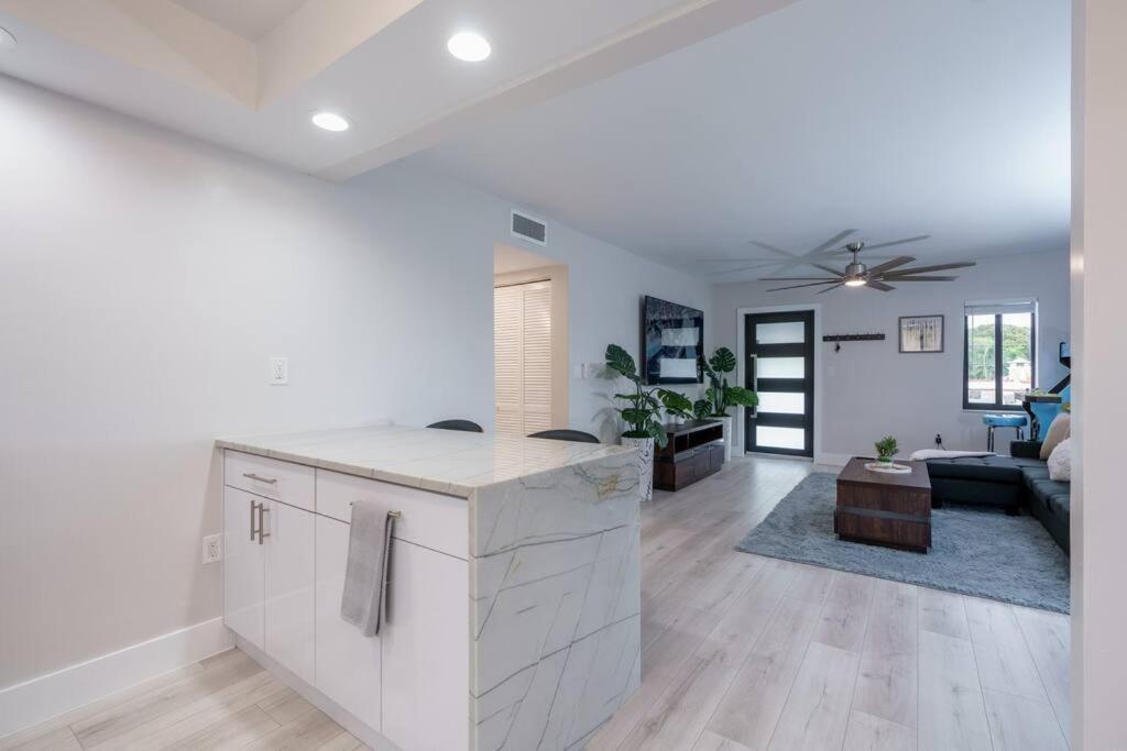 New! Miami & Calle Ocho Simpson'S Funhouse! Extérieur photo