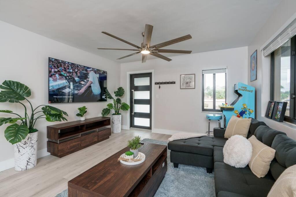 New! Miami & Calle Ocho Simpson'S Funhouse! Extérieur photo